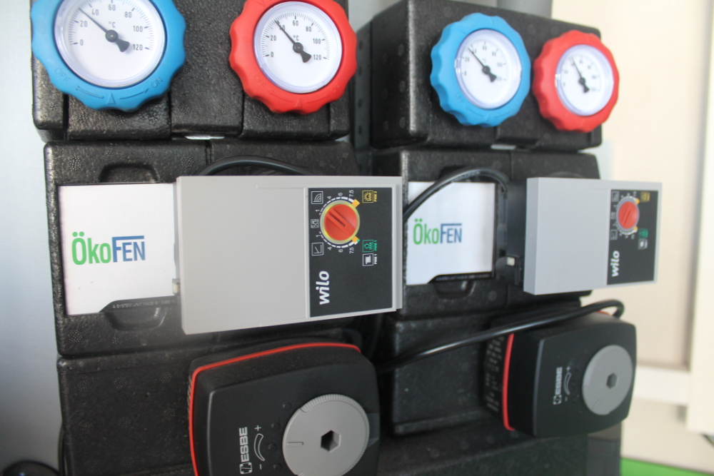 Twee pompgroepen zorgen voor de verwarming van de radiatoren en wandverwarming
