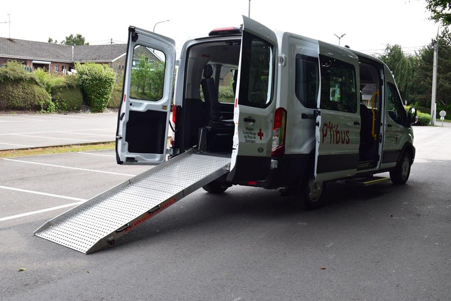 Ford E-Transit vervangt dieselbus bij Rode Kruis Bastenaken